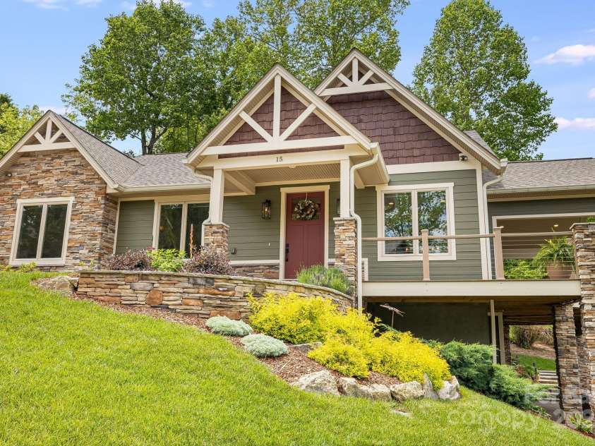 15 Ledgestone Drive, Fairview, NC 28730.  MLS# CAR4263238, YatesRealty ID 18796. 