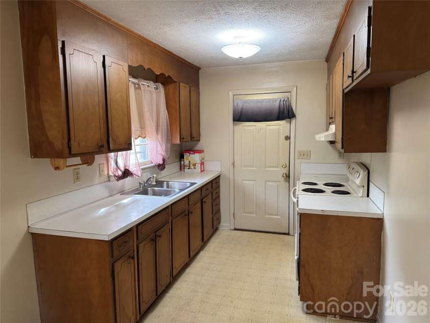1814 Powerline Drive, Shelby, NC 28152.  MLS# CAR4366683, YatesRealty ID 18797. Kitchen