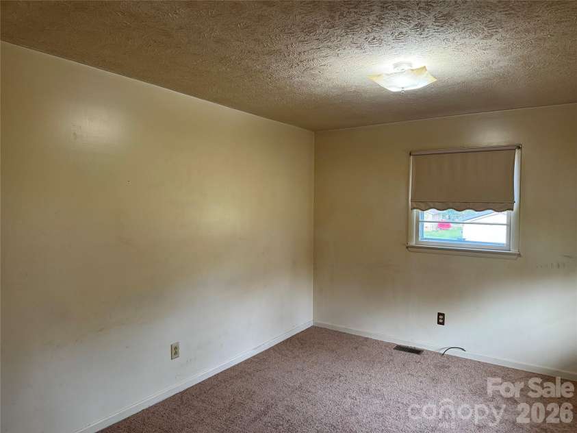 1814 Powerline Drive, Shelby, NC 28152.  MLS# CAR4366683, YatesRealty ID 18797. Living room