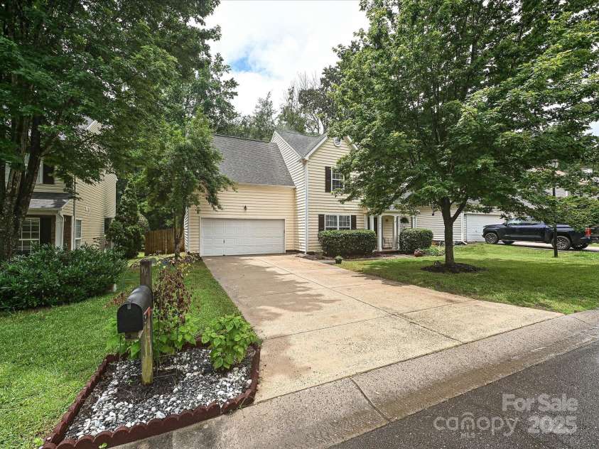 2848 Huckleberry Hill Drive, Fort Mill, SC 29715.  MLS# CAR4268461, YatesRealty ID 18797. 