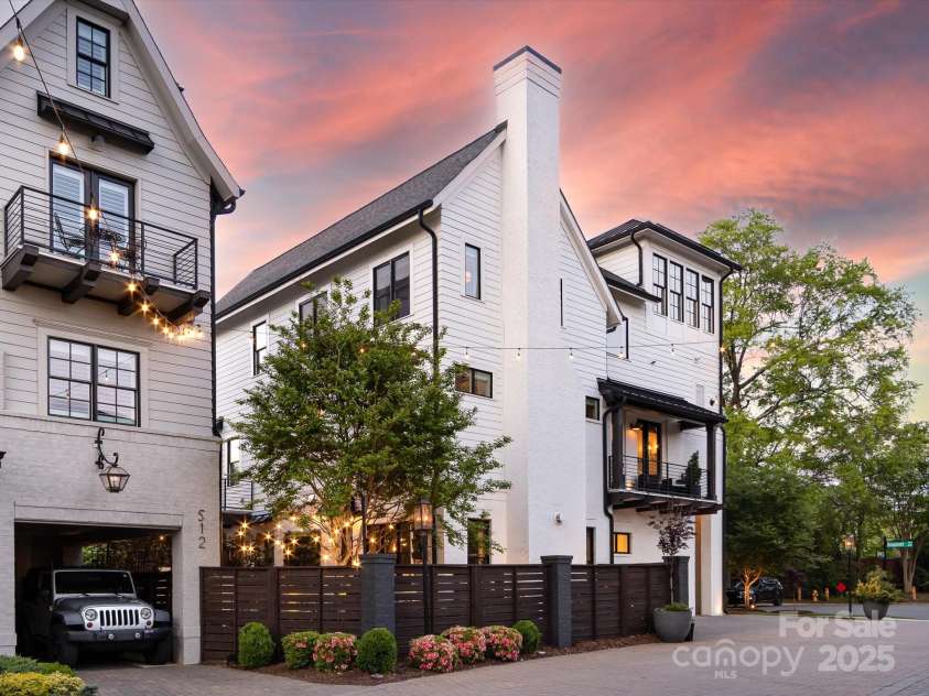 443 Beaumont Avenue, Charlotte, NC 28204.  MLS# CAR4249139, YatesRealty ID 18798. 