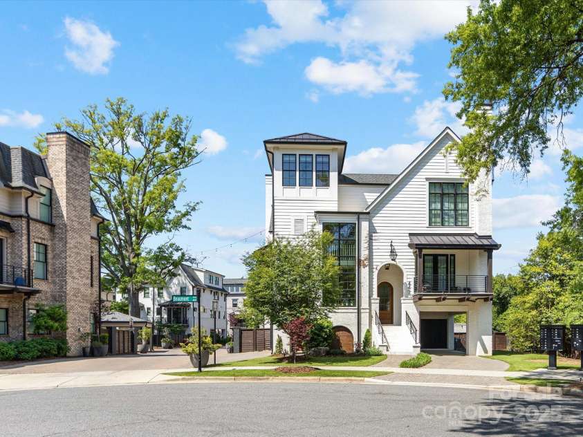 443 Beaumont Avenue, Charlotte, NC 28204.  MLS# CAR4249139, YatesRealty ID 18798. 
