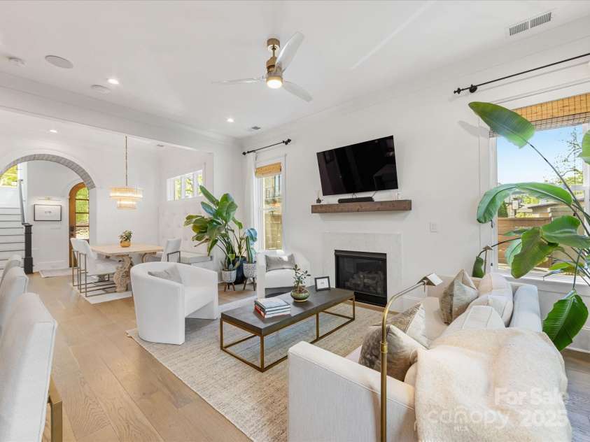 443 Beaumont Avenue, Charlotte, NC 28204.  MLS# CAR4249139, YatesRealty ID 18798. 