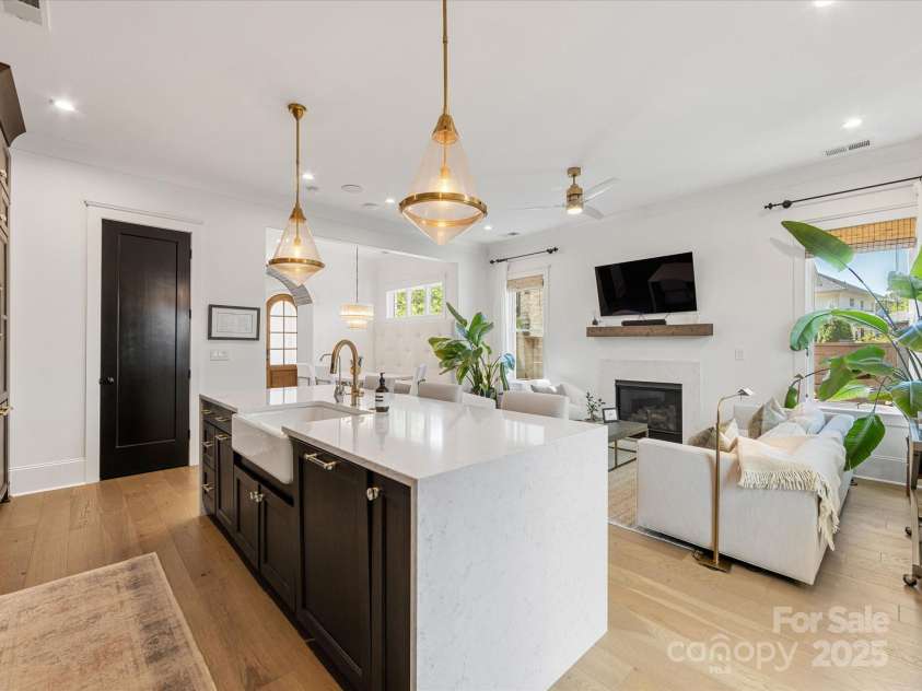 443 Beaumont Avenue, Charlotte, NC 28204.  MLS# CAR4249139, YatesRealty ID 18798. 