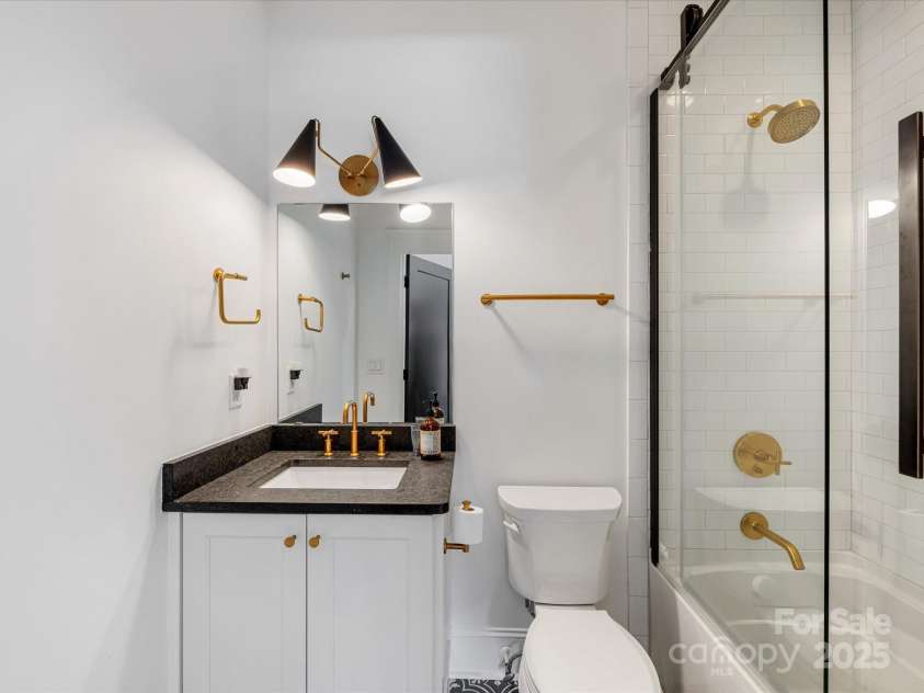 443 Beaumont Avenue, Charlotte, NC 28204.  MLS# CAR4249139, YatesRealty ID 18798. 