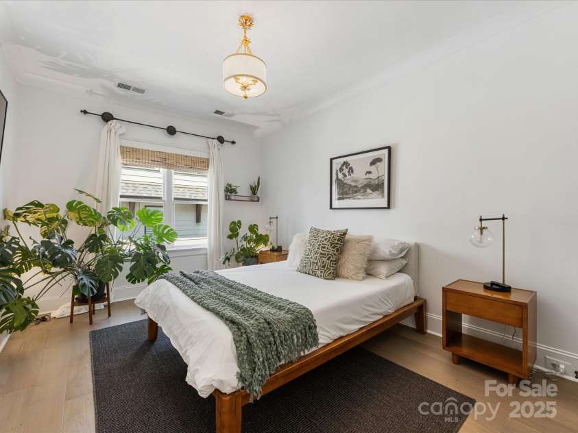443 Beaumont Avenue, Charlotte, NC 28204.  MLS# CAR4249139, YatesRealty ID 18798. 