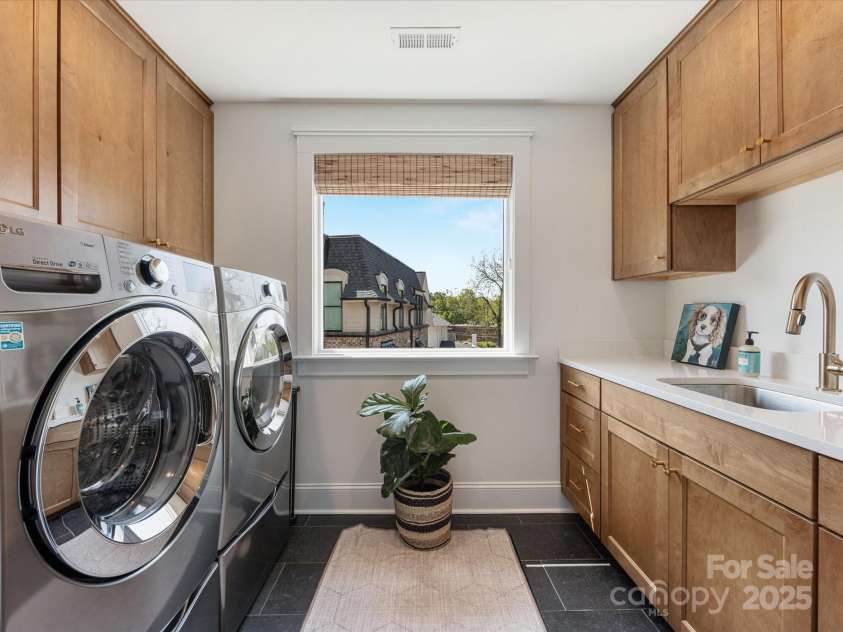 443 Beaumont Avenue, Charlotte, NC 28204.  MLS# CAR4249139, YatesRealty ID 18798. 