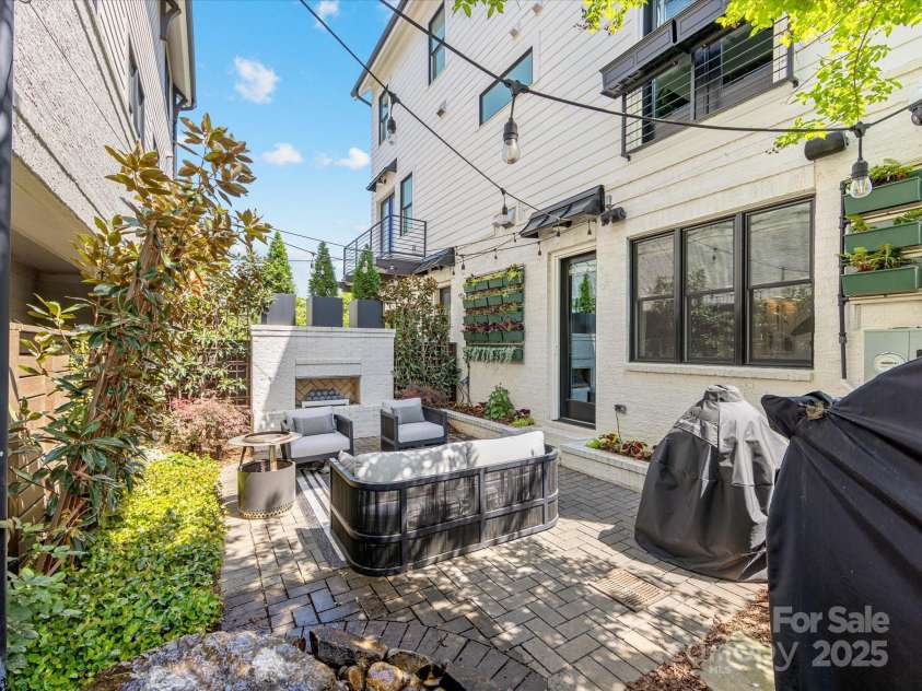 443 Beaumont Avenue, Charlotte, NC 28204.  MLS# CAR4249139, YatesRealty ID 18798. 