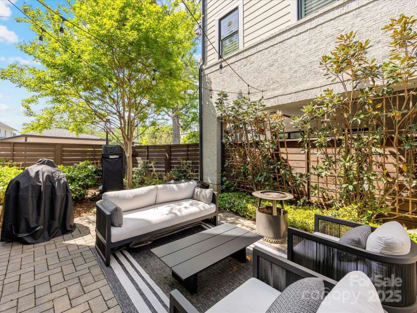 443 Beaumont Avenue, Charlotte, NC 28204.  MLS# CAR4249139, YatesRealty ID 18798. 