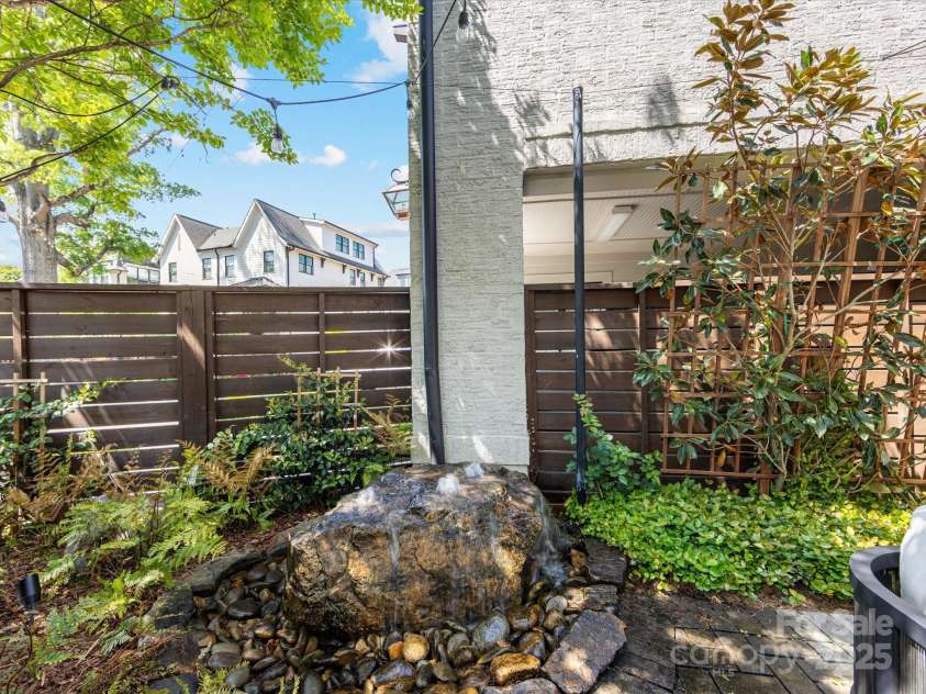 443 Beaumont Avenue, Charlotte, NC 28204.  MLS# CAR4249139, YatesRealty ID 18798. 