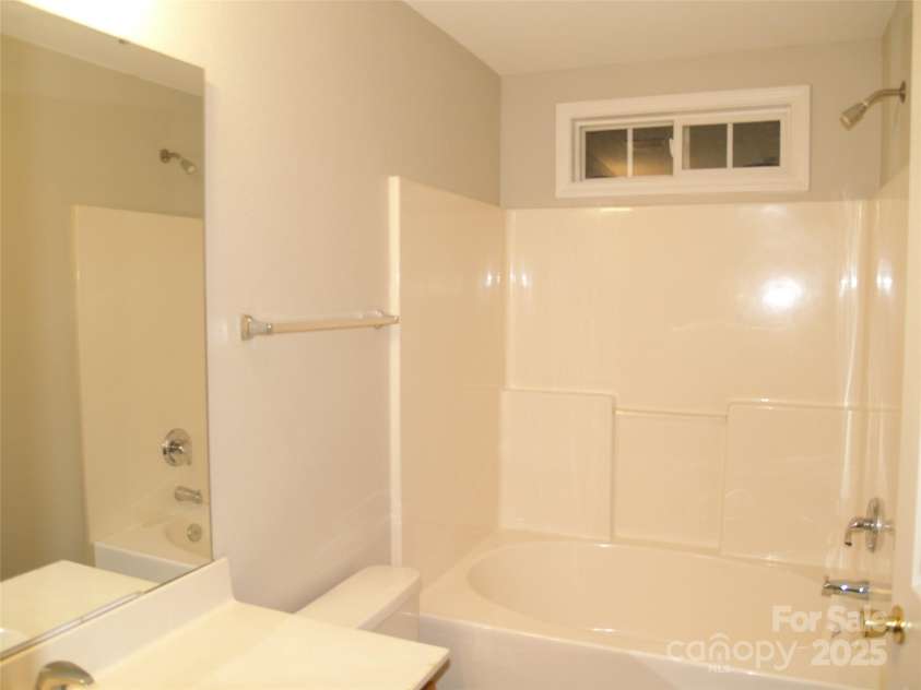11107 Lions Mane Street, Charlotte, NC 28273.  MLS# CAR4263479, YatesRealty ID 18799. 