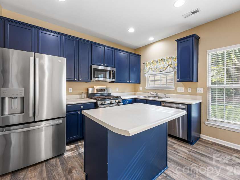 128 Autumn Falls Drive, Lake Wylie, SC 29710.  MLS# CAR4372598, YatesRealty ID 18799. 