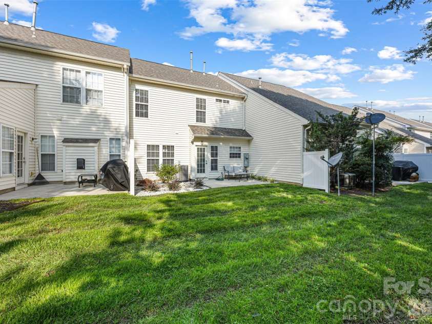 128 Autumn Falls Drive, Lake Wylie, SC 29710.  MLS# CAR4372598, YatesRealty ID 18799. 
