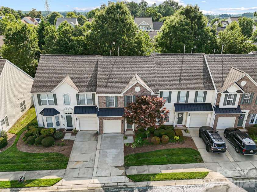 128 Autumn Falls Drive, Lake Wylie, SC 29710.  MLS# CAR4372598, YatesRealty ID 18799. 