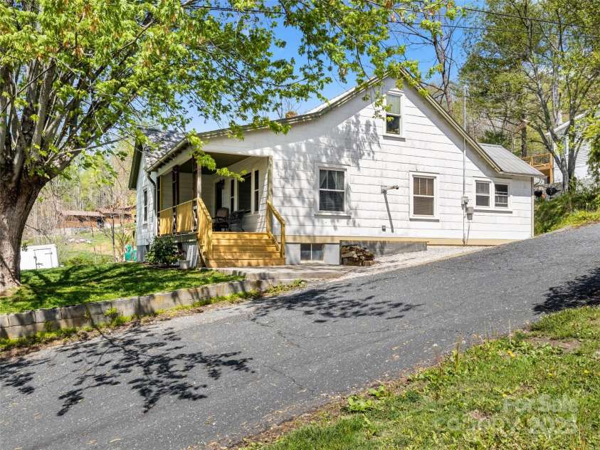 377 Cabin Road, Spruce Pine, NC 28777.  MLS# CAR4256421, YatesRealty ID 188. Forest Hill Drive