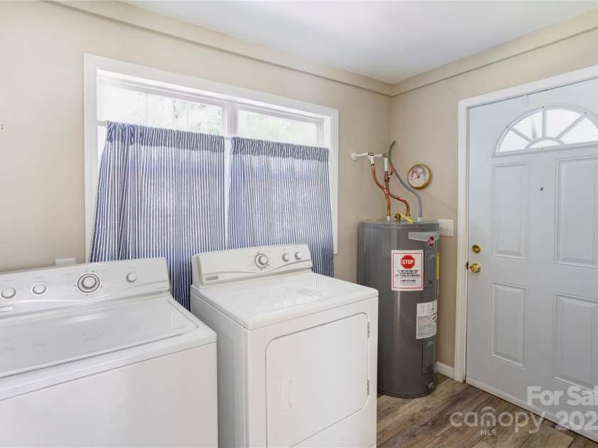 2105 Florida Avenue, Kannapolis, NC 28083.  MLS# CAR4269418, YatesRealty ID 18800. 