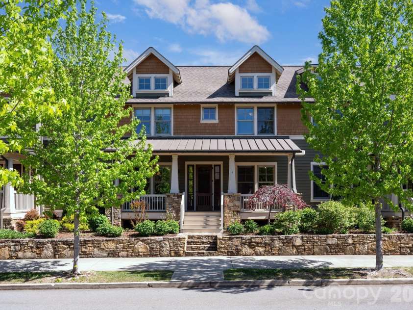 4 Fitzgerald Road, Black Mountain, NC 28711.  MLS# CAR4371041, YatesRealty ID 18801. 