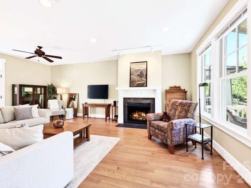 4 Fitzgerald Road, Black Mountain, NC 28711.  MLS# CAR4371041, YatesRealty ID 18801. 