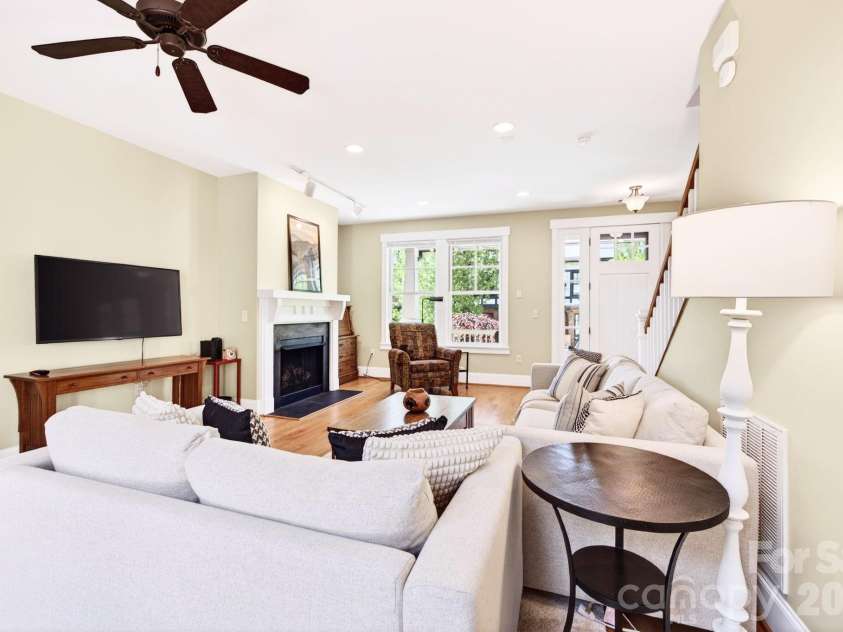 4 Fitzgerald Road, Black Mountain, NC 28711.  MLS# CAR4371041, YatesRealty ID 18801. 