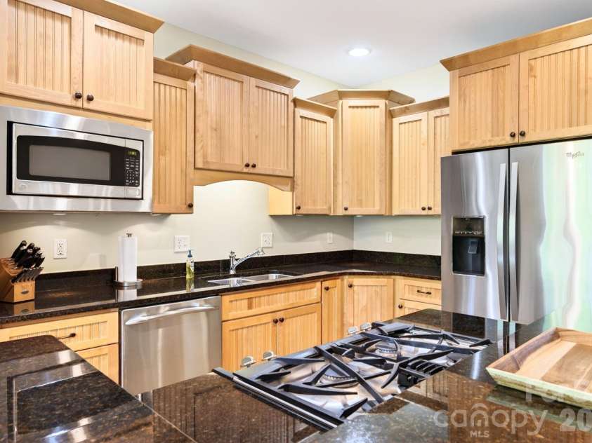 4 Fitzgerald Road, Black Mountain, NC 28711.  MLS# CAR4371041, YatesRealty ID 18801. 