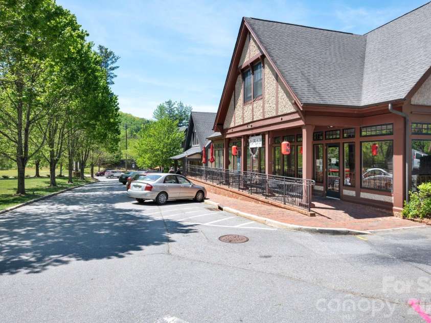 4 Fitzgerald Road, Black Mountain, NC 28711.  MLS# CAR4371041, YatesRealty ID 18801. 