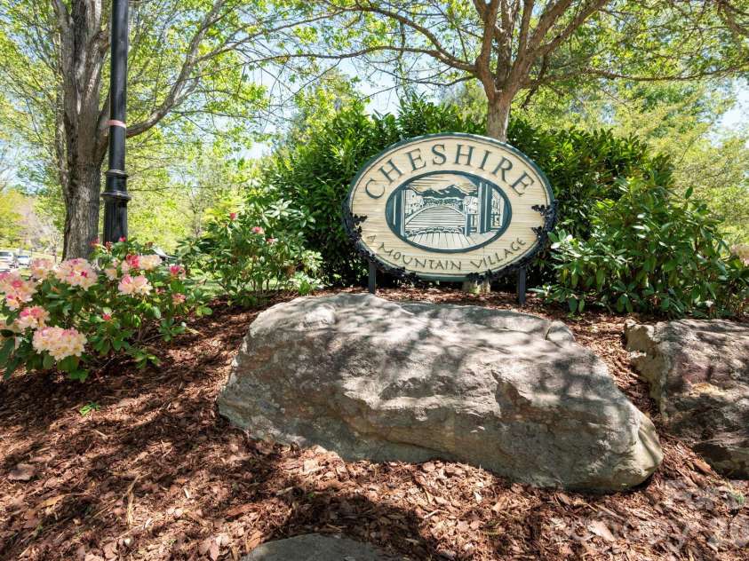 4 Fitzgerald Road, Black Mountain, NC 28711.  MLS# CAR4371041, YatesRealty ID 18801. 