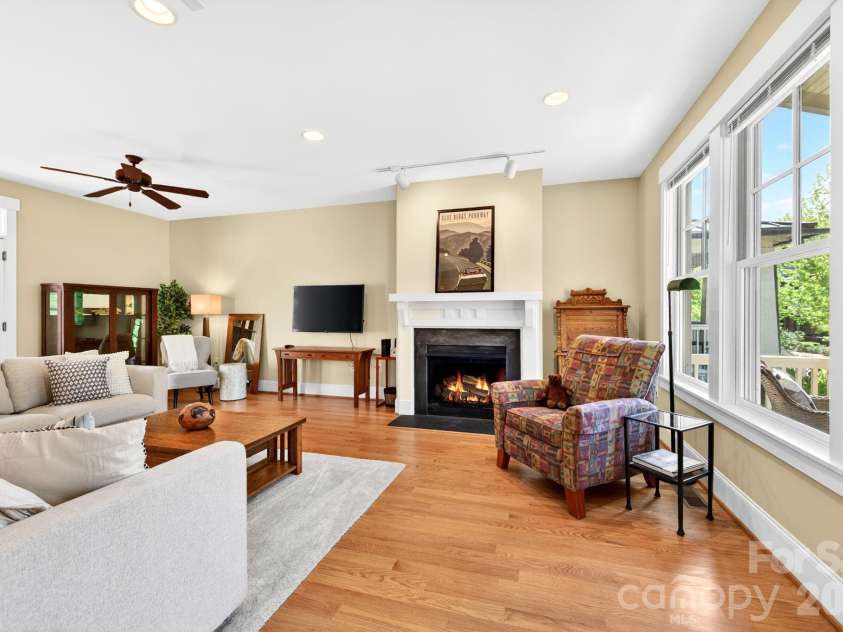 4 Fitzgerald Road, Black Mountain, NC 28711.  MLS# CAR4371041, YatesRealty ID 18801. 