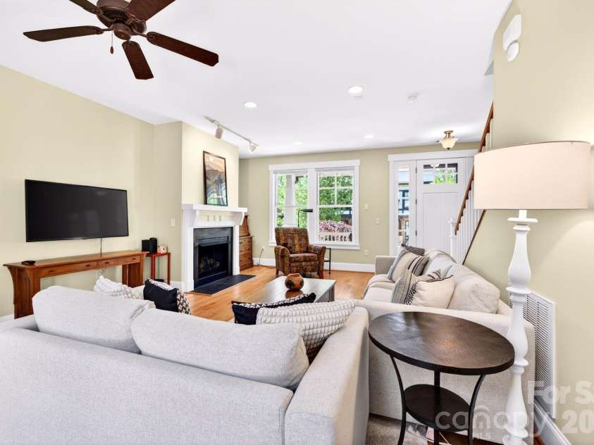 4 Fitzgerald Road, Black Mountain, NC 28711.  MLS# CAR4371041, YatesRealty ID 18801. 