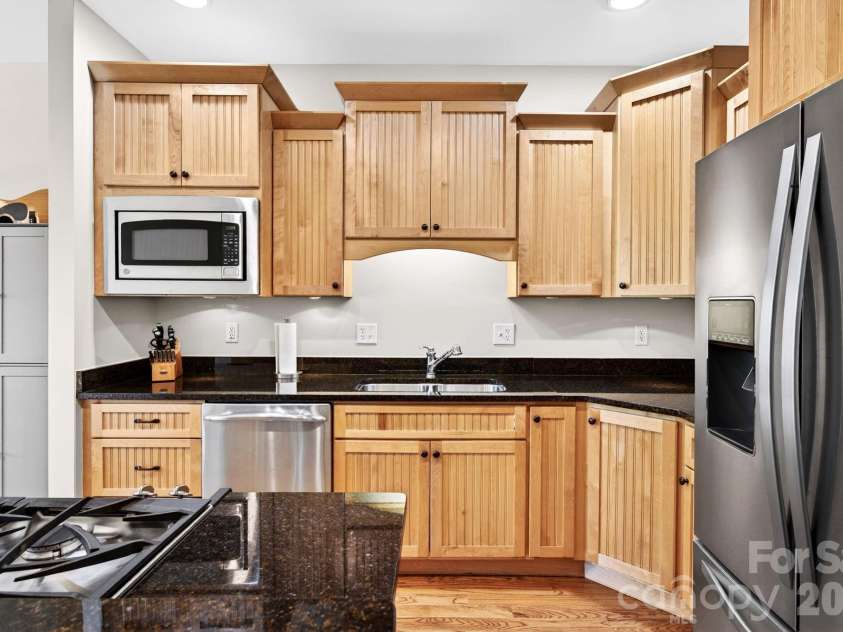 4 Fitzgerald Road, Black Mountain, NC 28711.  MLS# CAR4371041, YatesRealty ID 18801. 