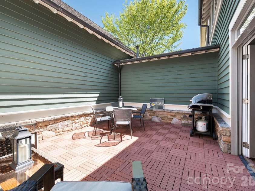 4 Fitzgerald Road, Black Mountain, NC 28711.  MLS# CAR4371041, YatesRealty ID 18801. 