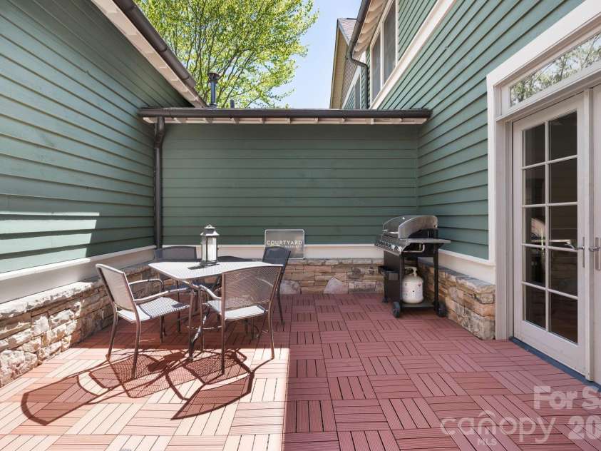 4 Fitzgerald Road, Black Mountain, NC 28711.  MLS# CAR4371041, YatesRealty ID 18801. 
