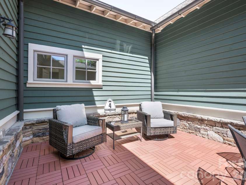 4 Fitzgerald Road, Black Mountain, NC 28711.  MLS# CAR4371041, YatesRealty ID 18801. 