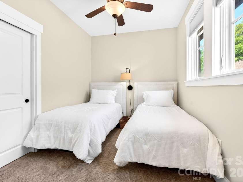 4 Fitzgerald Road, Black Mountain, NC 28711.  MLS# CAR4371041, YatesRealty ID 18801. 