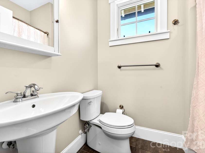 4 Fitzgerald Road, Black Mountain, NC 28711.  MLS# CAR4371041, YatesRealty ID 18801. 