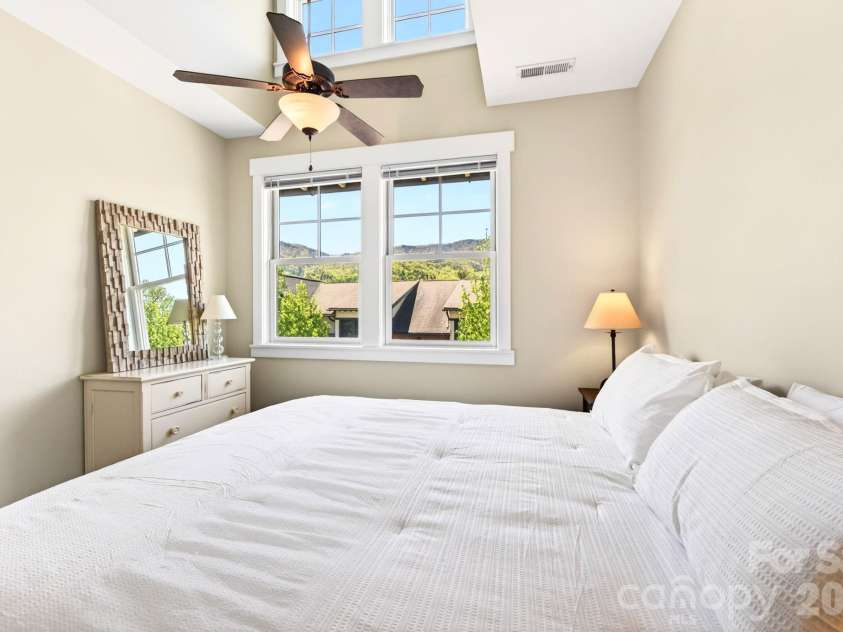4 Fitzgerald Road, Black Mountain, NC 28711.  MLS# CAR4371041, YatesRealty ID 18801. Bedroom #2