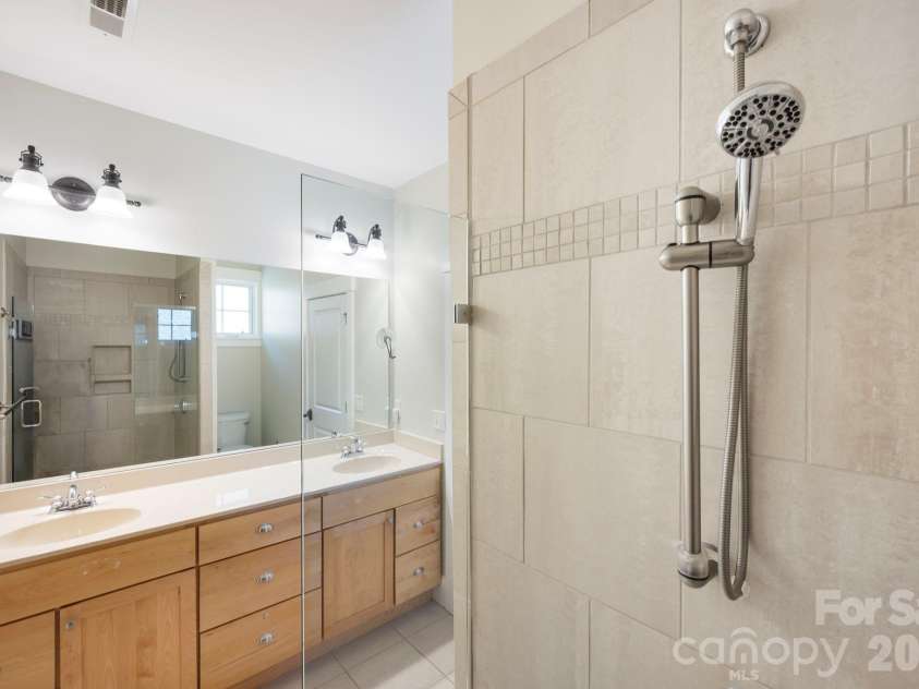 4 Fitzgerald Road, Black Mountain, NC 28711.  MLS# CAR4371041, YatesRealty ID 18801. Primary Bathroom.