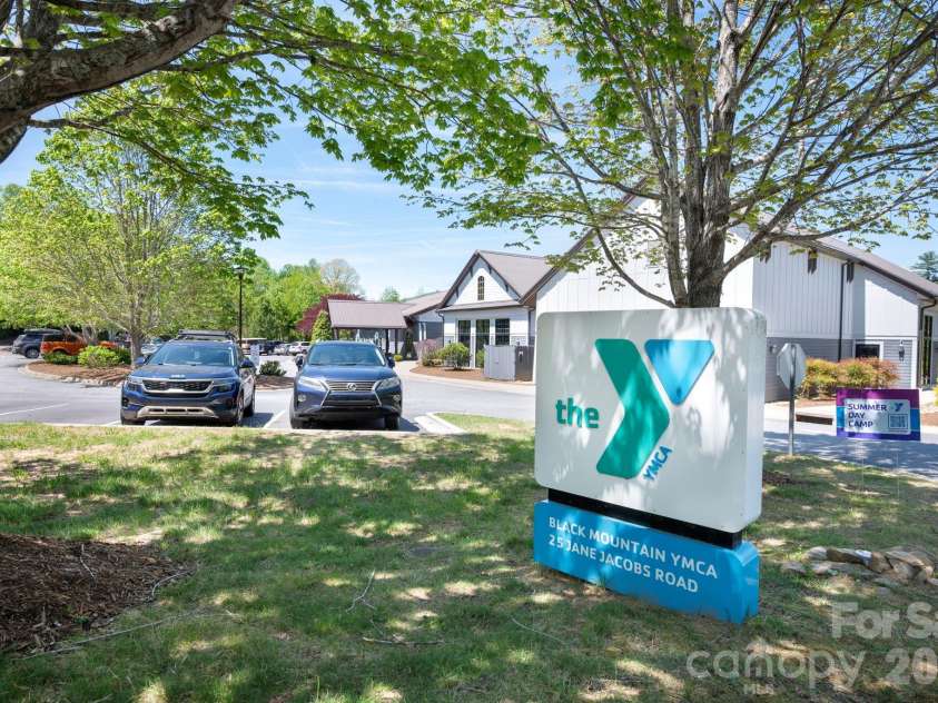 4 Fitzgerald Road, Black Mountain, NC 28711.  MLS# CAR4371041, YatesRealty ID 18801. The YMCA just across the street.
