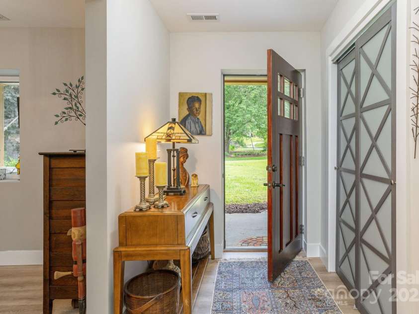 4329 Island Ford Road, Brevard, NC 28712.  MLS# CAR4252076, YatesRealty ID 18801. Foyer