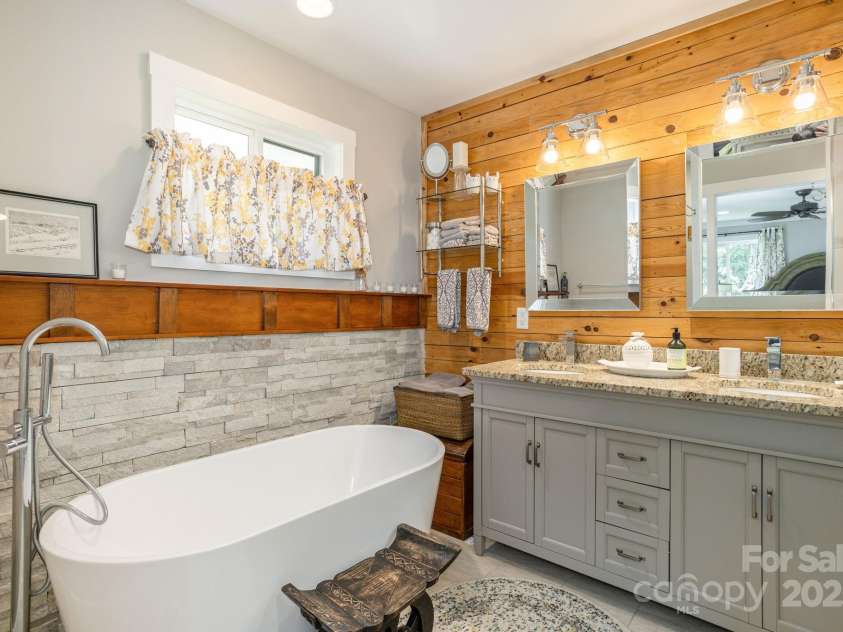 4329 Island Ford Road, Brevard, NC 28712.  MLS# CAR4252076, YatesRealty ID 18801. Primary Bathroom Soaking Tub
