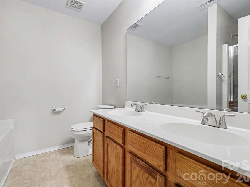 12414 Dervish Lane, Charlotte, NC 28269.  MLS# CAR4372256, YatesRealty ID 18802. 