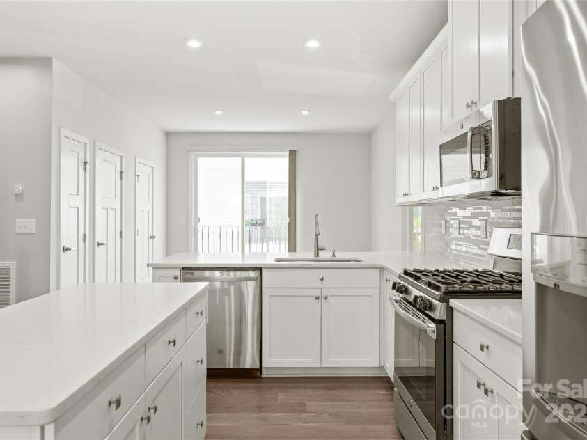 420 16th Street, Charlotte, NC 28206.  MLS# CAR4264932, YatesRealty ID 18803. 