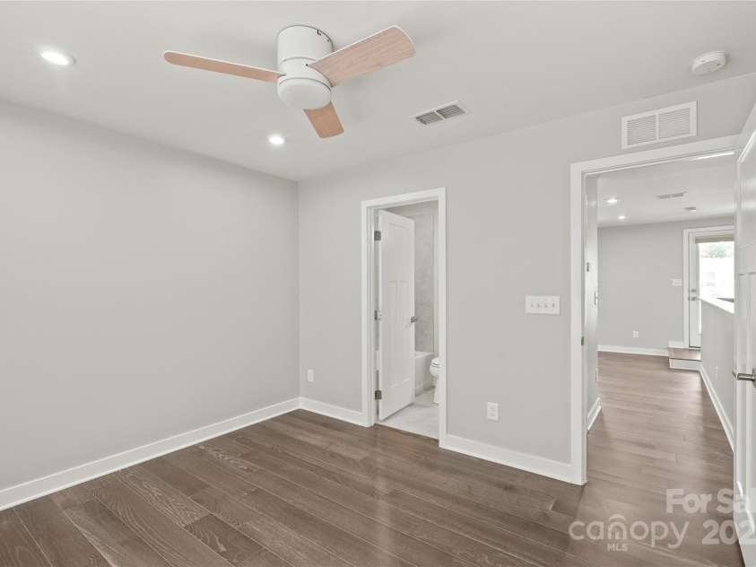 420 16th Street, Charlotte, NC 28206.  MLS# CAR4264932, YatesRealty ID 18803. 