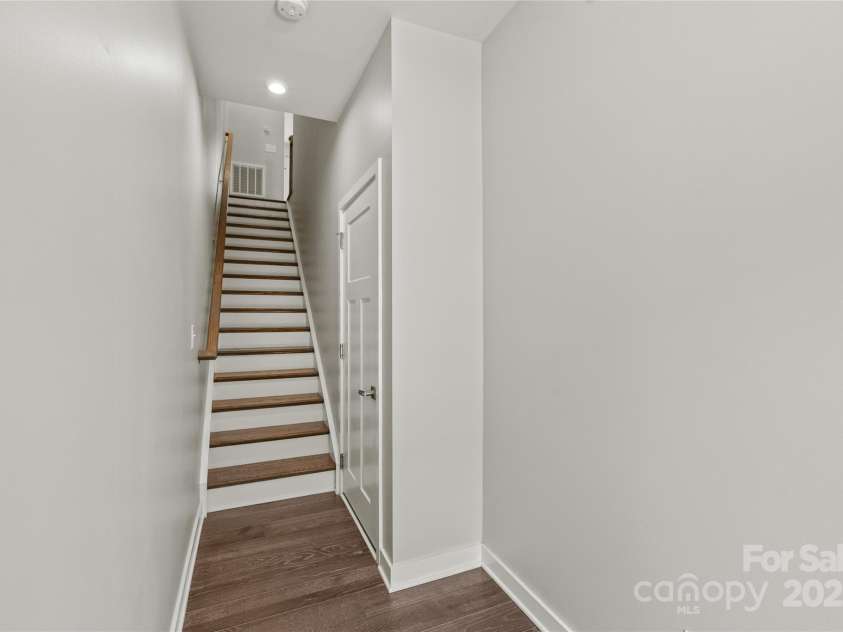 420 16th Street, Charlotte, NC 28206.  MLS# CAR4264932, YatesRealty ID 18803. 