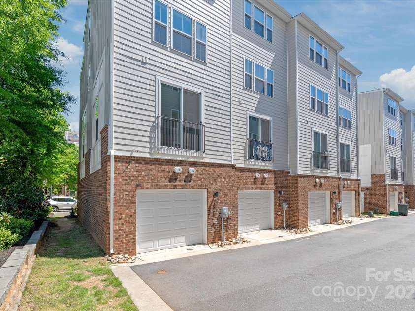 420 16th Street, Charlotte, NC 28206.  MLS# CAR4264932, YatesRealty ID 18803. 