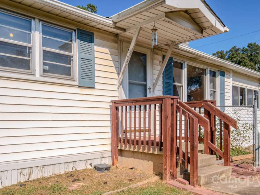 531 Bryson Road, Candler, NC 28715.  MLS# CAR4326585, YatesRealty ID 18803. 