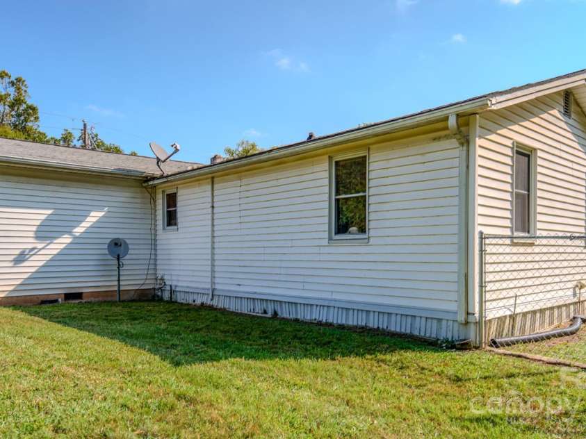 531 Bryson Road, Candler, NC 28715.  MLS# CAR4326585, YatesRealty ID 18803. 