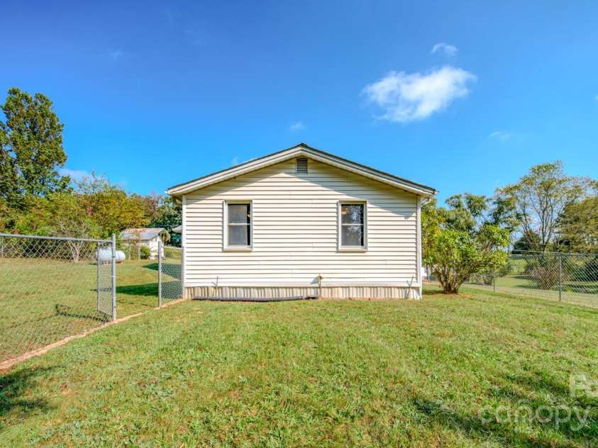531 Bryson Road, Candler, NC 28715.  MLS# CAR4326585, YatesRealty ID 18803. 