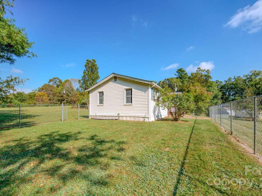 531 Bryson Road, Candler, NC 28715.  MLS# CAR4326585, YatesRealty ID 18803. 