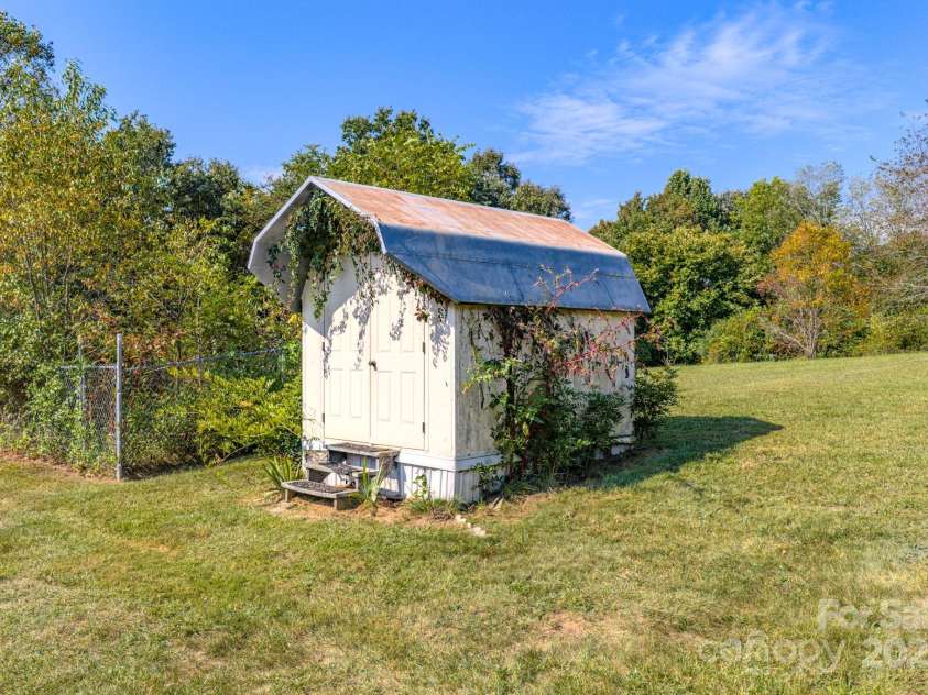 531 Bryson Road, Candler, NC 28715.  MLS# CAR4326585, YatesRealty ID 18803. 