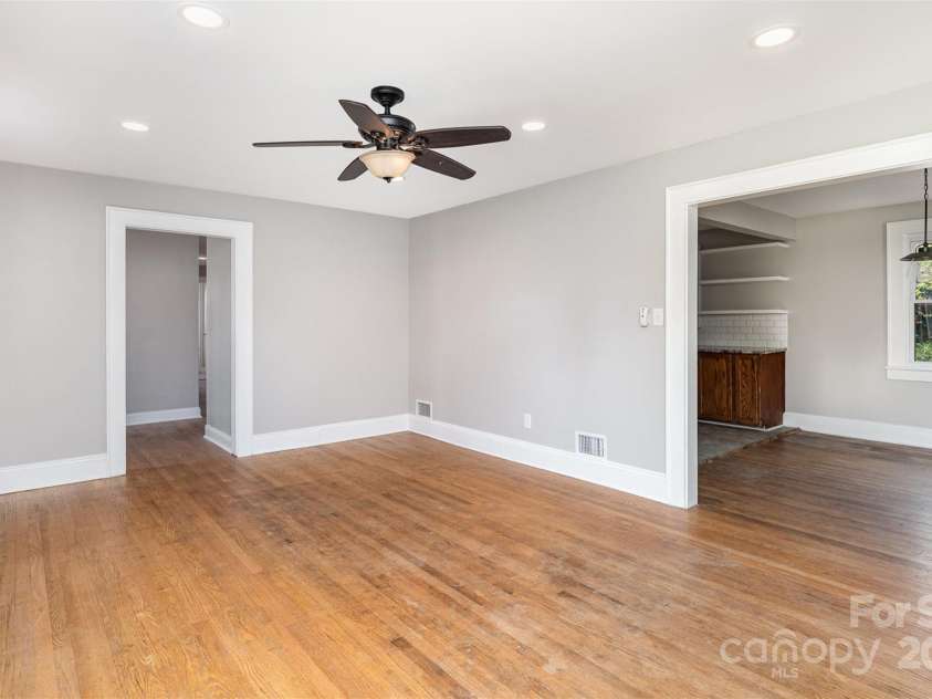 506 7th Street, Hickory, NC 28602.  MLS# CAR4255444, YatesRealty ID 18804. 